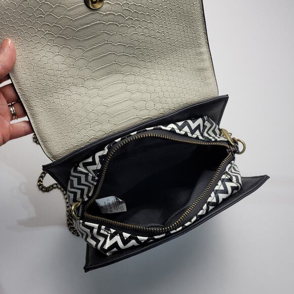 NWT Crossbody Bag Purse Textured Black White Detachable Chain Strap Small - Picture 10 of 13